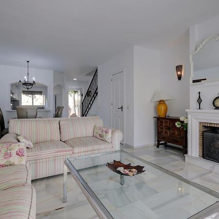 בנאלמדנה Quaint 2 Bedroom Townhouse With Pool Close To Sea! מראה חיצוני תמונה
