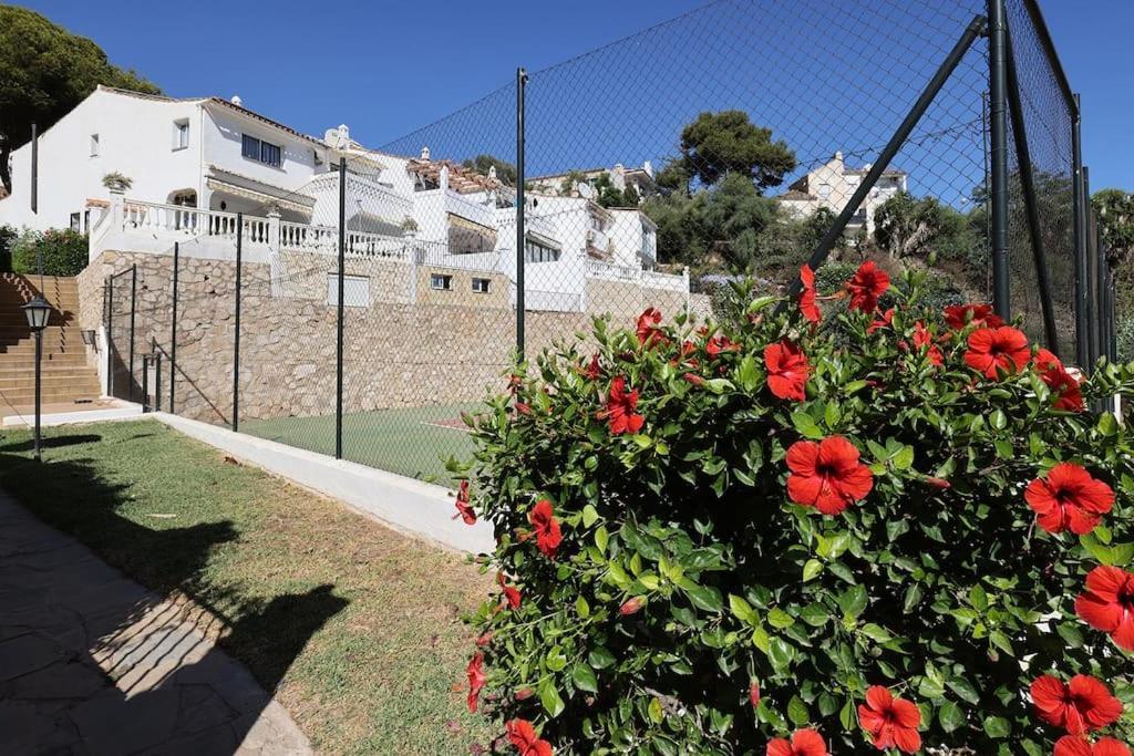 בנאלמדנה Quaint 2 Bedroom Townhouse With Pool Close To Sea! מראה חיצוני תמונה