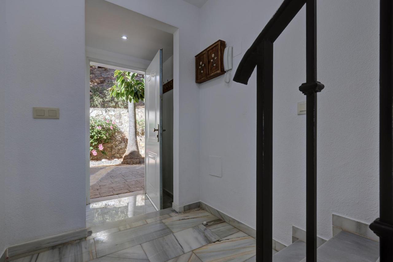 בנאלמדנה Quaint 2 Bedroom Townhouse With Pool Close To Sea! מראה חיצוני תמונה
