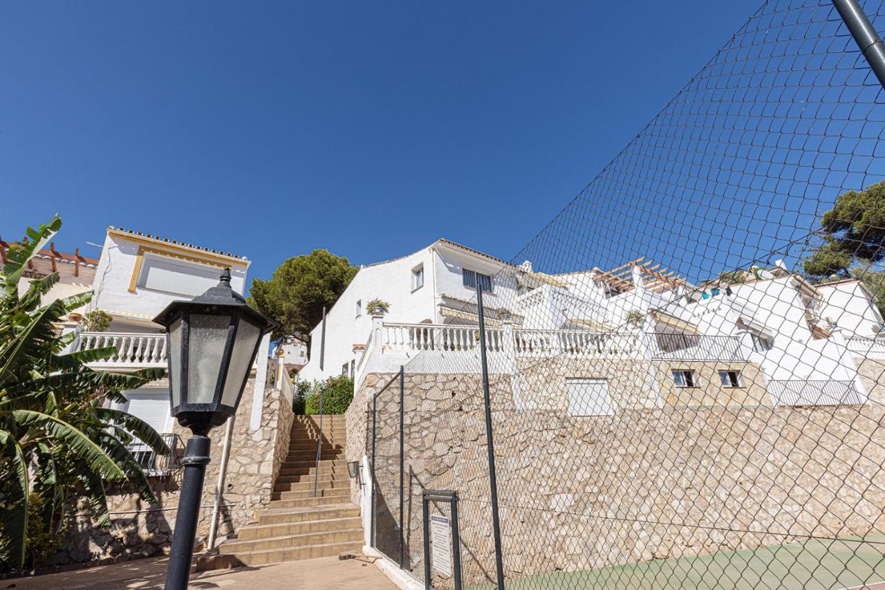 בנאלמדנה Quaint 2 Bedroom Townhouse With Pool Close To Sea! מראה חיצוני תמונה